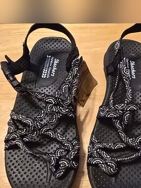 NEW Skechers Comfort Lifestyle Sandals - "Reggae" - Girls Size 5 Strappy Black